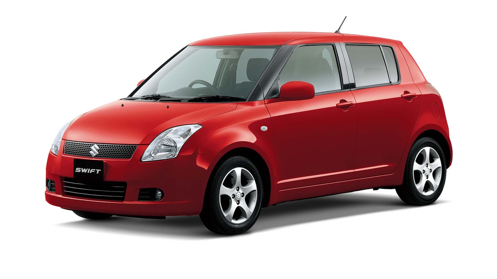 Το Swift ξεκίνησε το 2004 στην Ιαπωνία, εγκαινιάζοντας μια νέα σχεδιαστική και τεχνολογική εποχή για τη Suzuki. Το Swift ξεκίνησε το 2004 στην Ιαπωνία, εγκαινιάζοντας μια νέα σχεδιαστική και τεχνολογική εποχή για τη Suzuki.